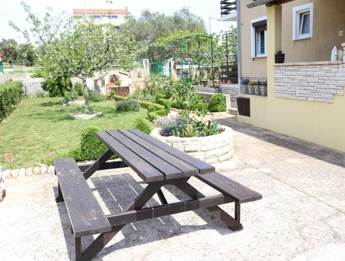 Others 3, Room with Terrace, Just 3 Mins from the Beach, Rovinj