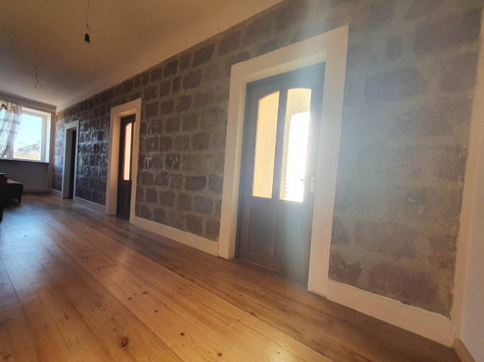 Others 5, Moreni Guest House