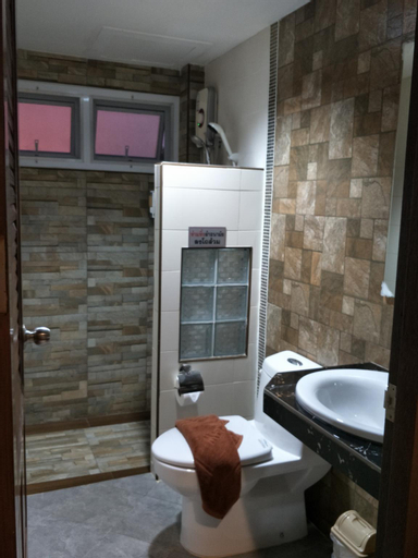 Bathroom 8