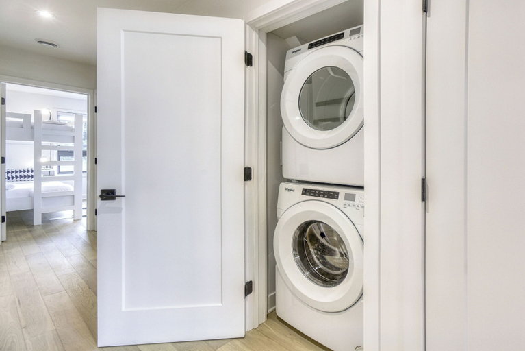 Laundry, 202 Verbier Building 13, Les Laurentides