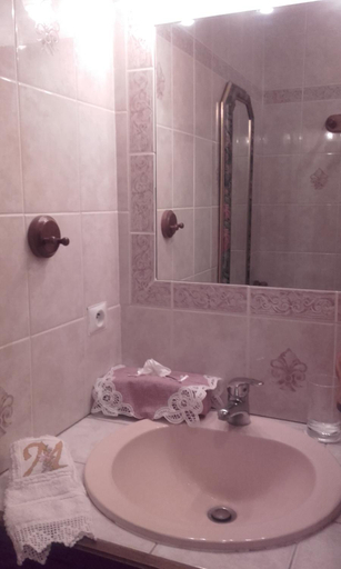 Bathroom 2, Gites Les Roses, Val-d'Oise