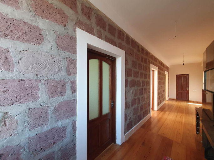 Others 4, Moreni Guest House