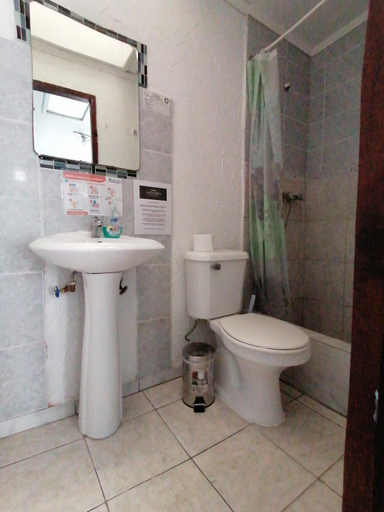 Others 5, Hostal Caleta Abarca, Valparaíso