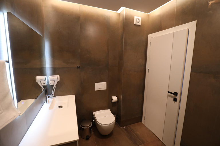 Bedroom 5, Dallga Suites, Pogradecit