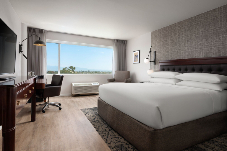 Bedroom 3, Sheraton Ontario Airport Hotel, San Bernardino