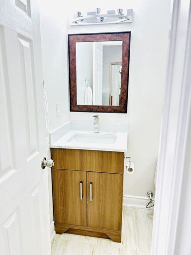 Bathroom 4, Brant Inn, Brant