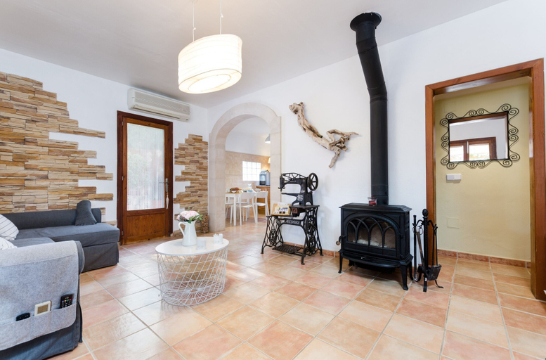 Room 2, Cas Pati Son Moja in Santa y, Baleares