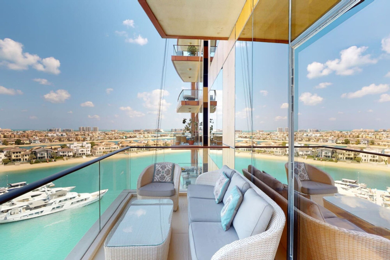 Room 3, 2 BD Tiara Palm Views Beach Pool Amazing Views, Dubai