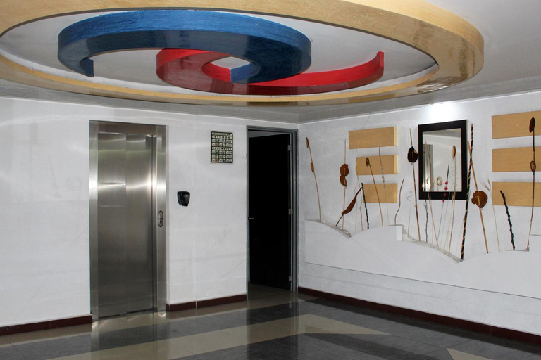 Others 2, Hotel Aqueronte, La Paz
