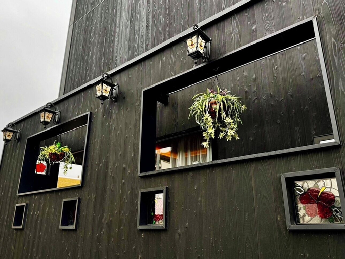 Exterior 4