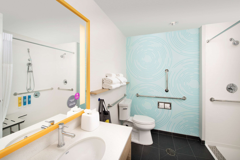 Bathroom 4, Tru By Hilton San Antonio Downtown Riverwalk, Bexar