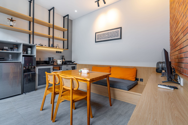 Dining Room 7