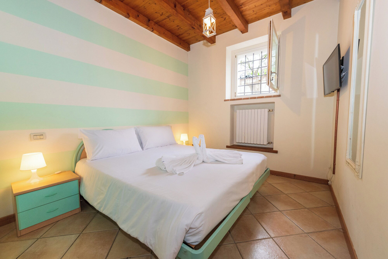 Bedroom 3, Bertoletta Village Apartments, Verona