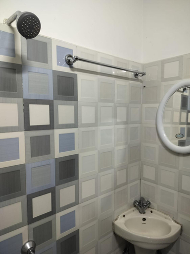 Bathroom 3, Samanbha Guest House, East Khasi Hills