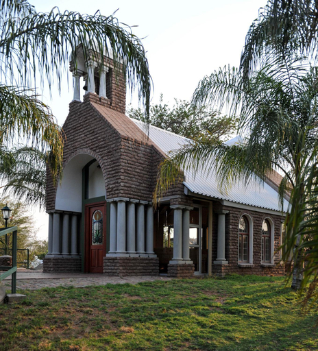Exterior & Views