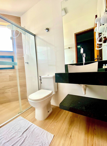 Bathroom 3, Lara's Hotel, Capitólio