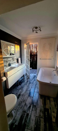 Others 3, Waterfront Cottage Stand 122, Fezile Dabi