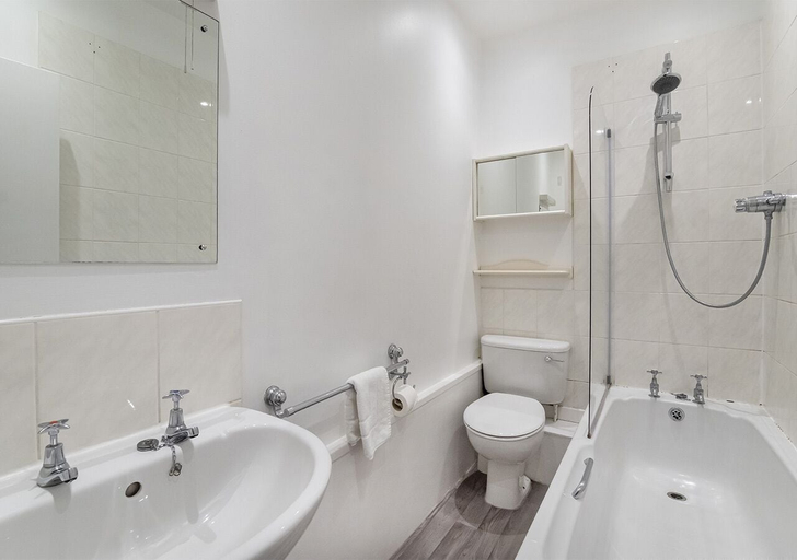 Bathroom 4, Sycamore Apartments, York