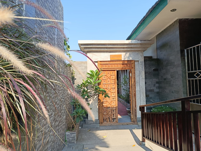 Exterior 14
