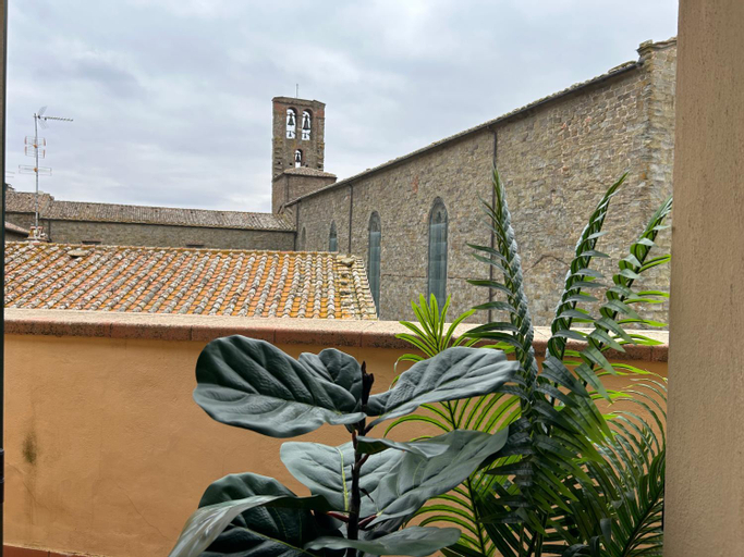 Cortona's Rooftop Nest, Arezzo