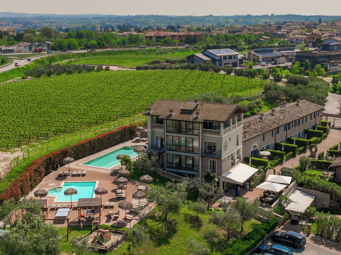 Exterior & Views 2, Bertoletta Village Apartments, Verona