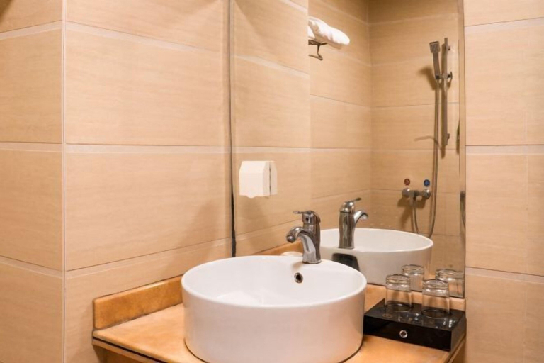 Bathroom 3, Xing Qiang Hotel, Huizhou