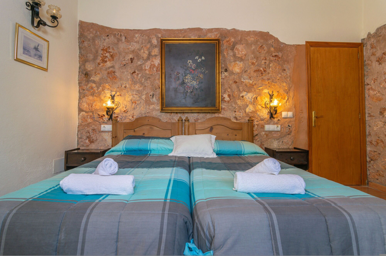 Room 3, Canaus in Campos With 3 Bedrooms and 2 Bathrooms, Baleares