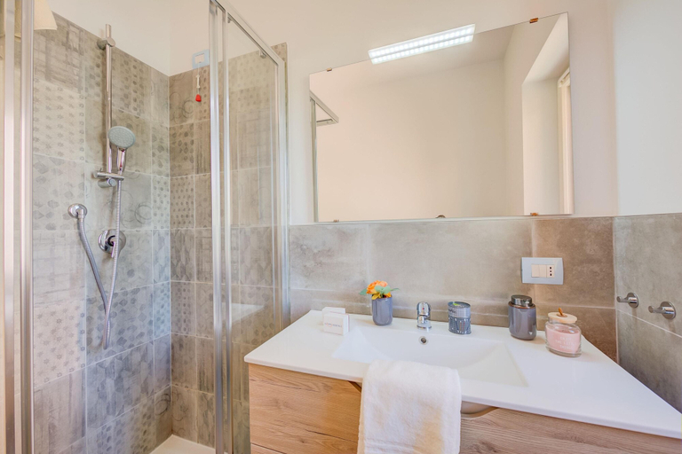Room 4, Henry-historic Center 300mt From Lake, Brescia