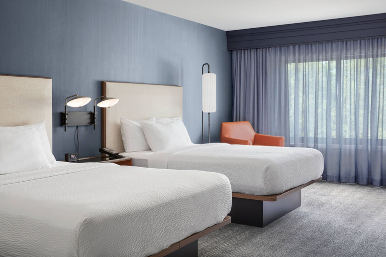 Bedroom 3, Courtyard by Marriott Portland Airport, Cumberland