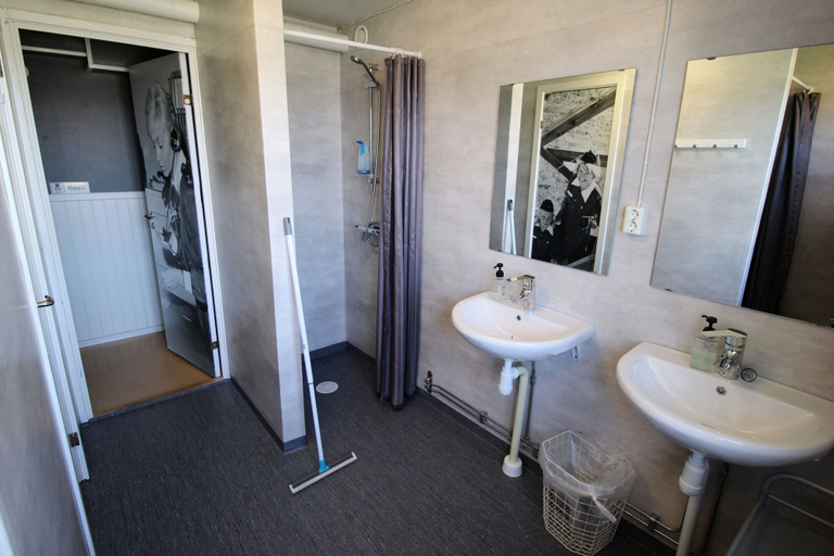 Bathroom 3, STF Bunge Vandrarhem, Gotland