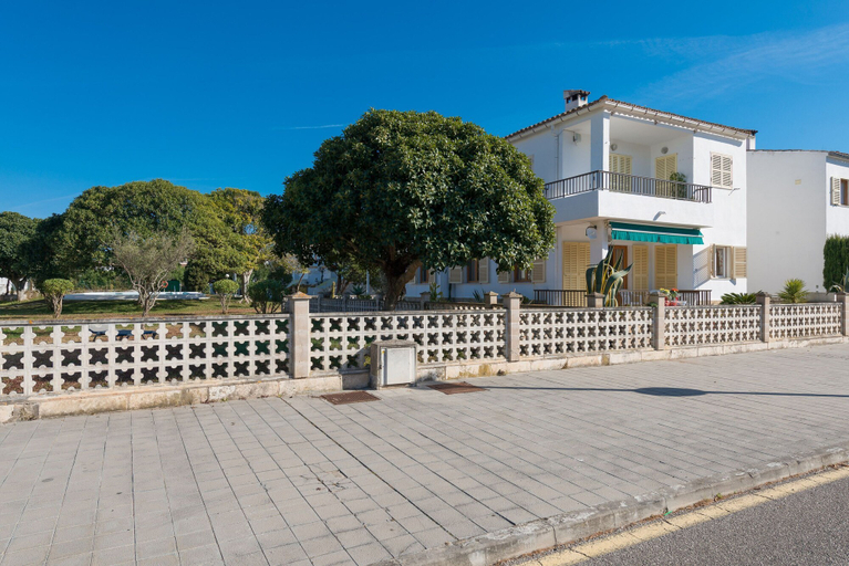 Room 4, Ropit in Alc dia With 2 Bedrooms and 1 Bathrooms, Baleares