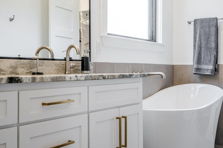 Bathroom 4, Family Fun House - Pet Friendly-, Garland