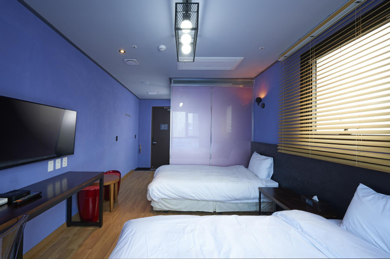 Bedroom 6