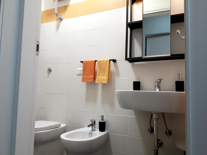 Bathroom 5, ALCENTRO Orange Home, Isernia