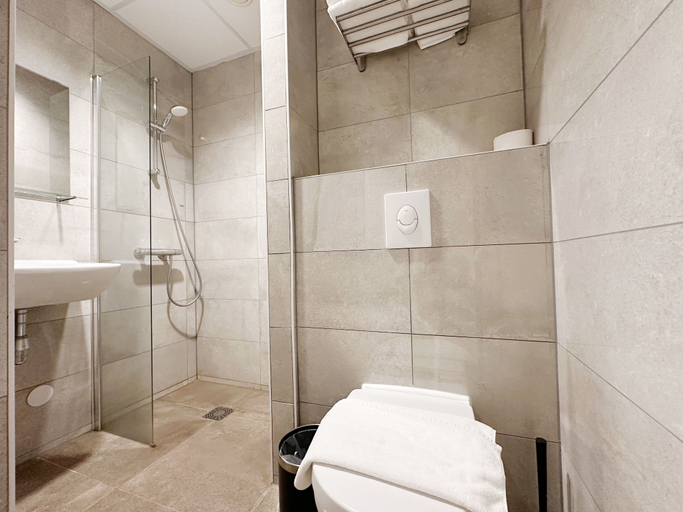 Bathroom 4, HOTELUX Amsterdam Airport Hotel, Haarlemmermeer
