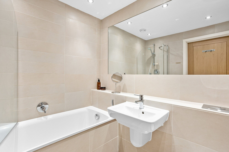 Room 2, B6 Masts in Torquay With 3 Bedrooms and 2 Bathrooms, Torbay