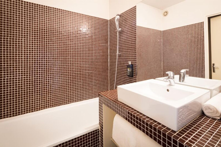 Bathroom 5, Hôtel d'Orsay, Haute-Garonne