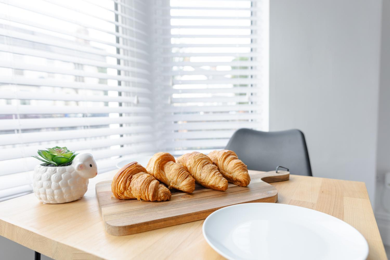 Food & Drinks, Bay City Studio Apartments, Cardiff