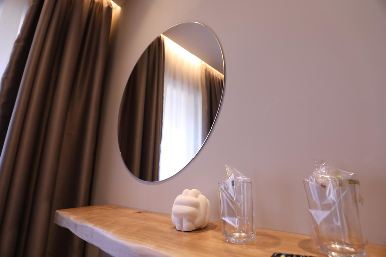 Others 4, Dallga Suites, Pogradecit