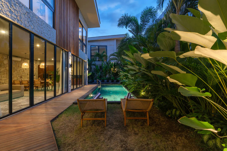 Exterior & Views 3, Villa Amanora - Magnificent 5BR Villa in Berawa Close to The Beach, Badung