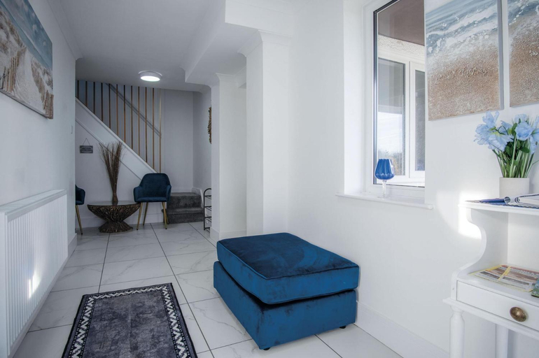 Others 4, Oasis - 2 Bedroom Apartment - Ocean Breeze, Swansea