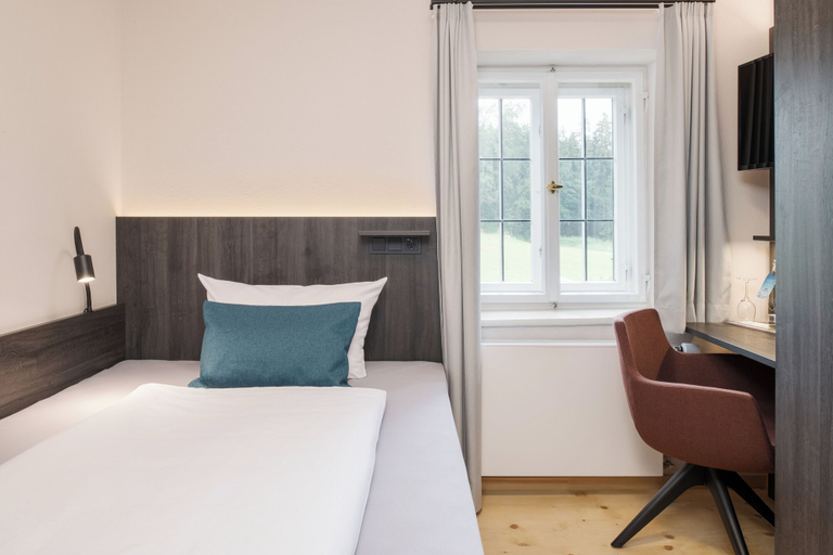 Bedroom 4, Hotel Aiterbach am Chiemsee, Rosenheim