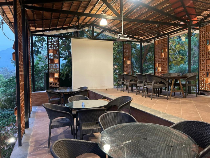 Food & Drinks, Jacuzzi Hut Staycation, Raigarh