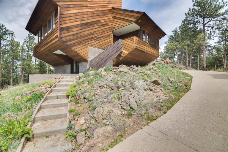 Boulder Barrett House on Mtn Peak with Hot Tub, Boulder