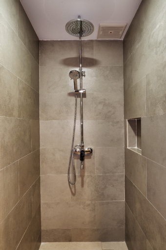 Bathroom 18