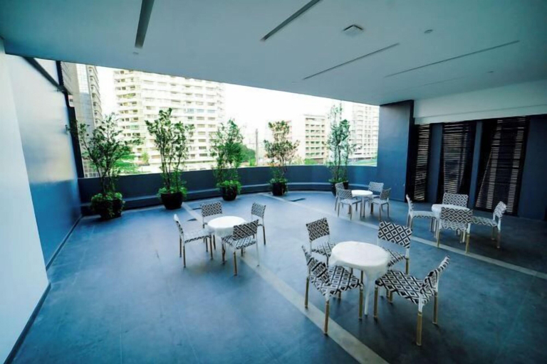 Exterior & Views 13