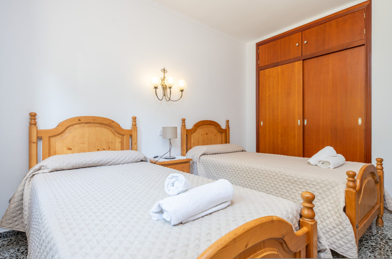 Room 5, Calamari in Portocolom, Baleares