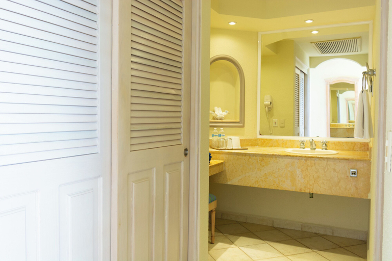 Bathroom 5, El Cozumeleño Beach Resort - All Inclusive, Cozumel