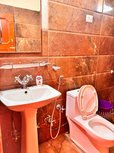 Bathroom 3, Goroomgo Ridhabhi Homes and Vacation, Shimla