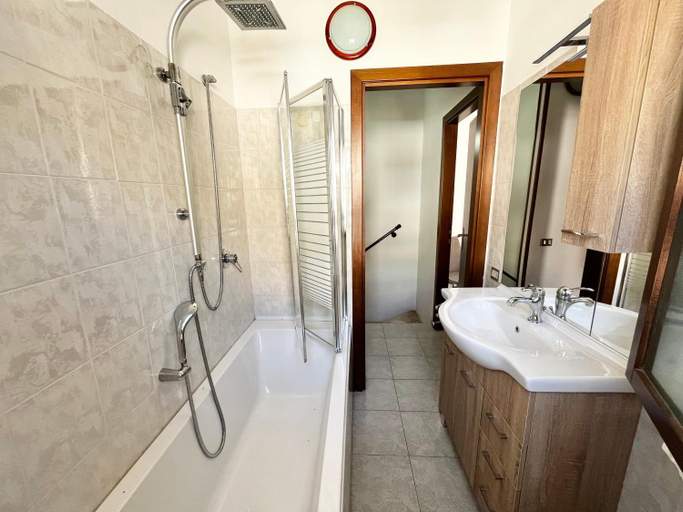 Bathroom 3, Casa Tina By La Via Del Mare Viaggi e Vacanze, Cagliari